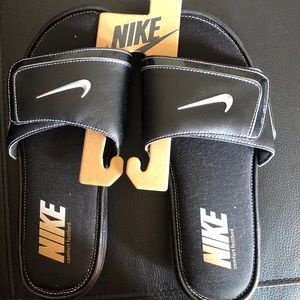 NWT Nike Comfort Footbed Slides (Black) Size 11M